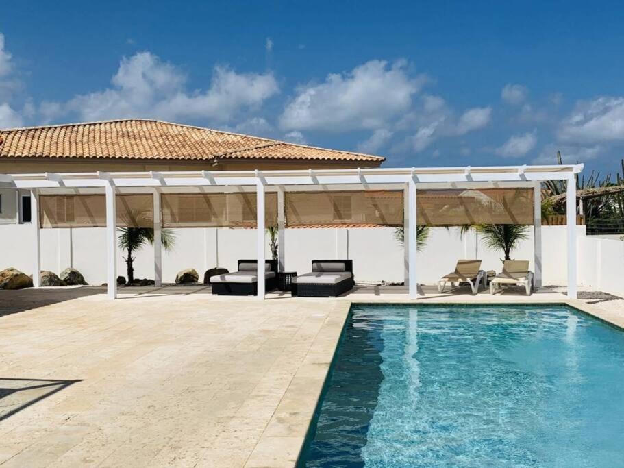 Jolie Villa Entire Villa In Noord, Aruba Палм Бич Экстерьер фото