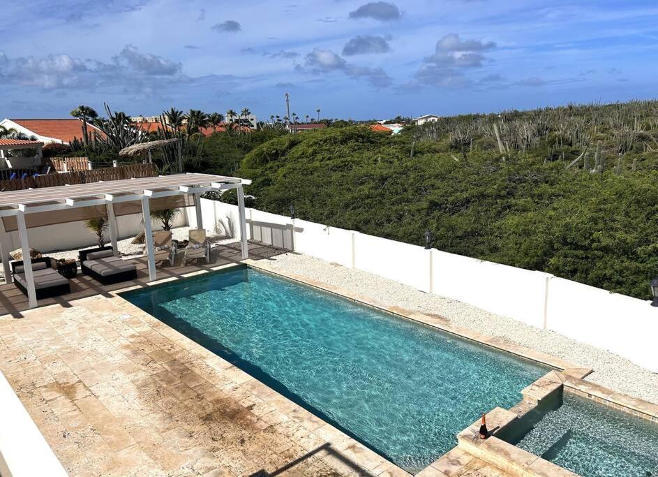 Jolie Villa Entire Villa In Noord, Aruba Палм Бич Экстерьер фото